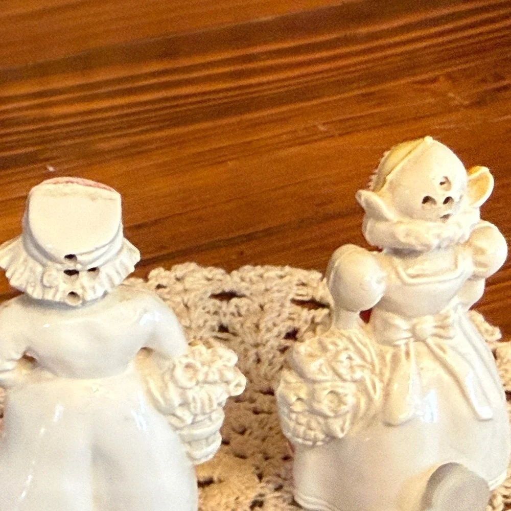 Dutch Boy and Girl Salt Pepper Shaker Set Red White Good Vintage
